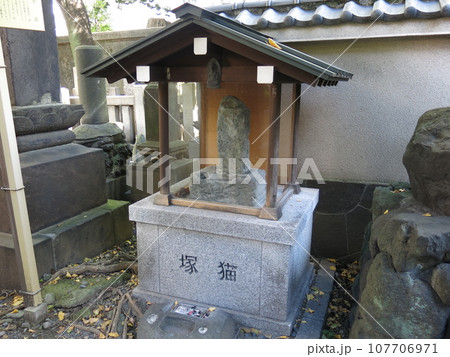 墨田区両国の回向院にある猫塚 墨田区両国の回向院にある猫塚 107706971