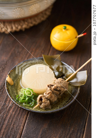 おでんの具材　大根と牛すじ 107707677