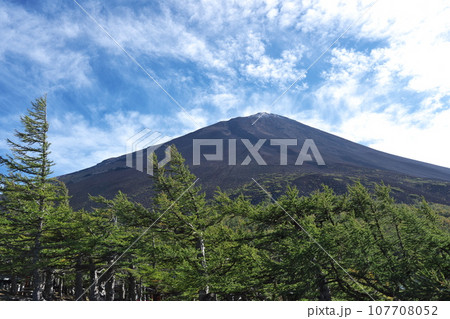 富士山の初冠雪 富士山の初冠雪 107708052