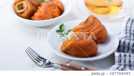 じっくり時間をかけて作った あんぽ柿 秋の味覚 半熟で甘味たっぷりな柿（白板バック）柿 果物  107708445