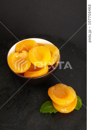Canned Peaches, Apricot Halves in Syrup, Yellow Fruit Dessert, Tinned Nectarine Compote 107708468