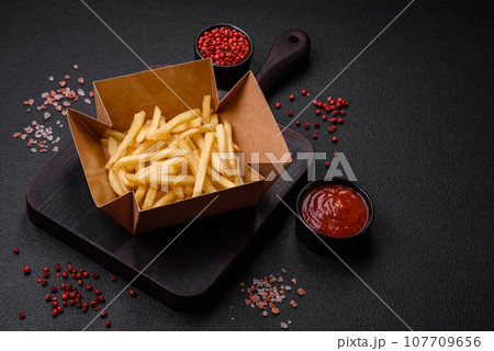 Fresh delicious crispy French fries with salt and spices Fresh delicious crispy French fries with salt and spices 107709656