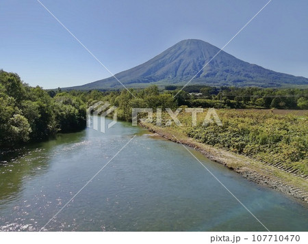 尻別川と羊蹄山 107710470