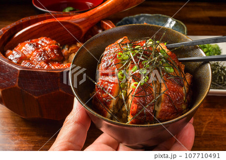 ひつまぶしを食べる ひつまぶしを食べる 107710491