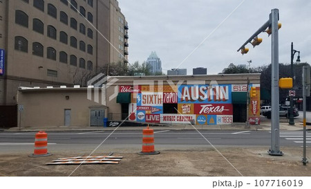 アメリカの田舎にあるストリートアート アメリカの田舎にあるストリートアート 107716019