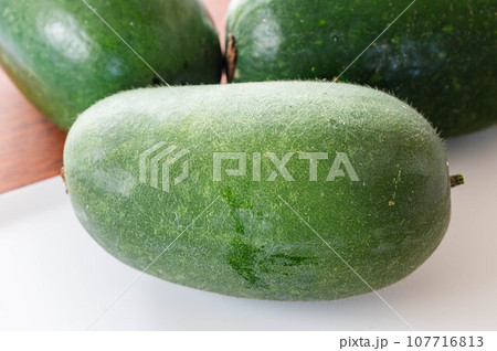 横たわる冬瓜 107716813