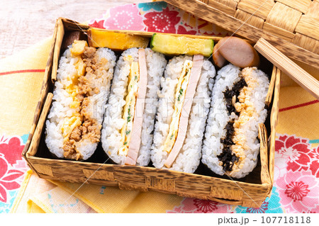 おにぎらず弁当 107718118