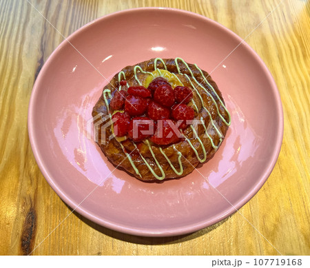 Bread with raspberries and cream for breakfast Bread with raspberries and cream for breakfast 107719168