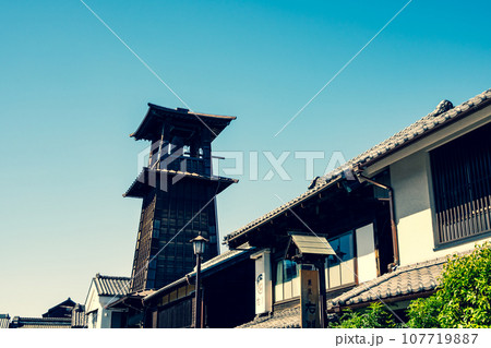 小江戸川越 鐘つき通りと快晴の空 a-4 暖色寒色強調 小江戸川越 鐘つき通りと快晴の空 a-4 暖色寒色強調 107719887