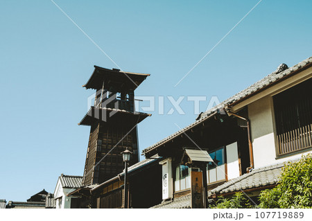 小江戸川越 鐘つき通りと快晴の空 a-5 フィルム調 小江戸川越 鐘つき通りと快晴の空 a-5 フィルム調 107719889