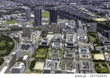 千葉市美浜区の幕張ベイタウン付近を空撮 千葉市美浜区の幕張ベイタウン付近を空撮 107720435