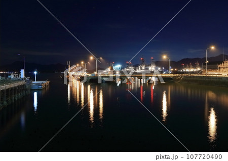 【広島県】アレイからすこじまの夜景（呉公園） 107720490