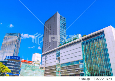 日本の横浜都市景観 10月・明日へ。脱コロナ…横浜駅やJR横浜タワーなどを望む…良き時代へ＝12日 107721374