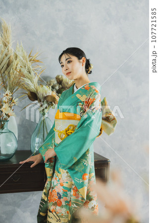 振袖の女性 振袖の女性 107721585