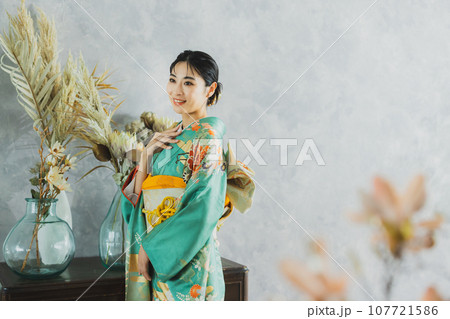 振袖の女性 振袖の女性 107721586