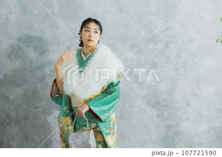 振袖の女性 振袖の女性 107721590