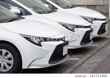 自動車イメージ　トヨタのビジネス車　カローラ 107721906