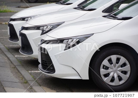 自動車イメージ　トヨタのビジネス車　カローラ 107721907