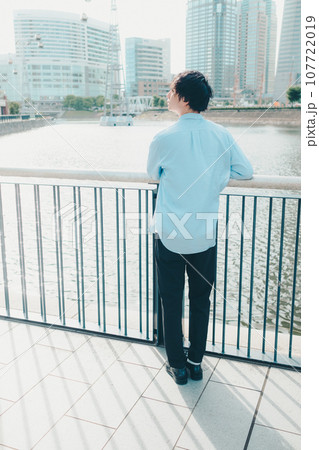 若い男性の写真 107722019