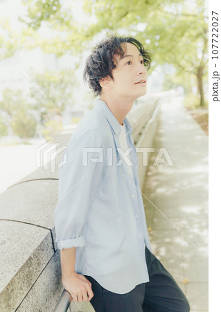 若い男性の写真 若い男性の写真 107722027