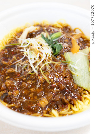 美味しいジャージャー麺 美味しいジャージャー麺 107722070