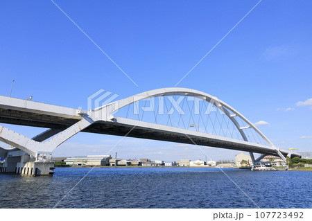 大阪府岸和田市 青空に映える岸和田大橋 大阪府岸和田市 青空に映える岸和田大橋 107723492