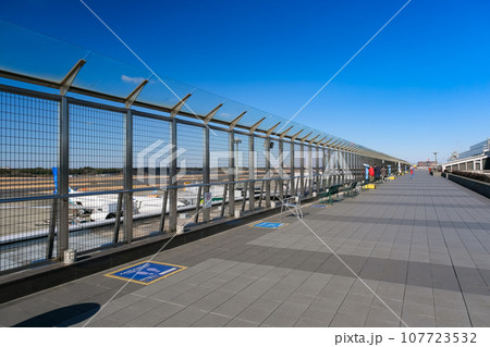 千葉県成田市 成田国際空港、第1ターミナル 展望デッキ 107723532