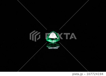 Green Natural Emerald Gemstone Green Natural Emerald Gemstone 107724194