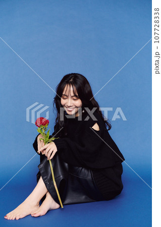 秋服ファッションポートレート 107728338