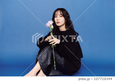 秋服ファッションポートレート 107728344