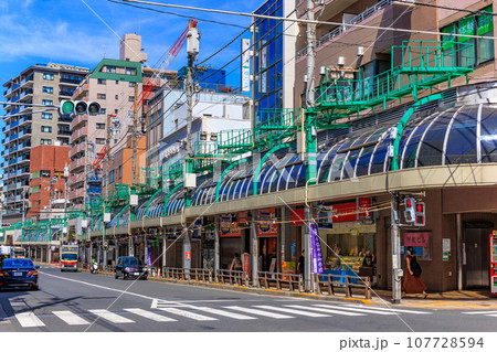 東京　足立区　北千住駅　西口にある きたろーど1010商店街 107728594