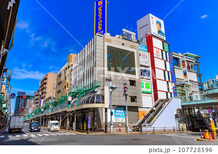 東京 足立区 北千住駅 西口の都市風景 東京 足立区 北千住駅 西口の都市風景 107728596