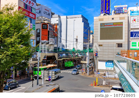 東京 足立区 北千住駅 西口の都市風景 東京 足立区 北千住駅 西口の都市風景 107728605
