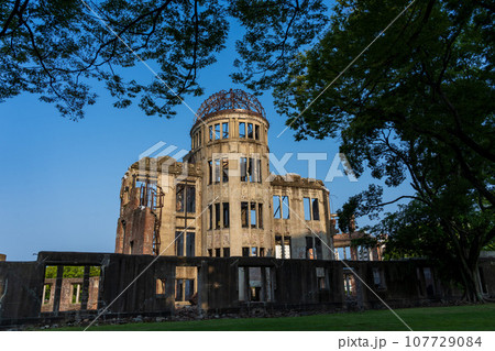 原爆ドーム　クローズアップ 107729084