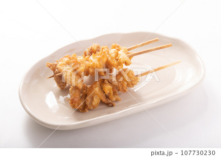揚げ鶏皮串 揚げ鶏皮串 107730230