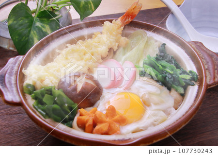 鍋焼きうどん 湯気 鍋焼きうどん 湯気 107730243