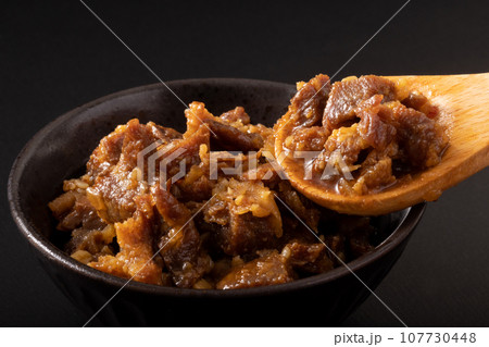 食べるラー油　牛タン 107730448