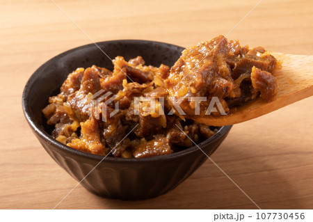 食べるラー油 牛タン 食べるラー油 牛タン 107730456