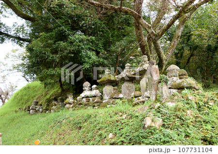 神興寺僧侶の墓石群 107731104