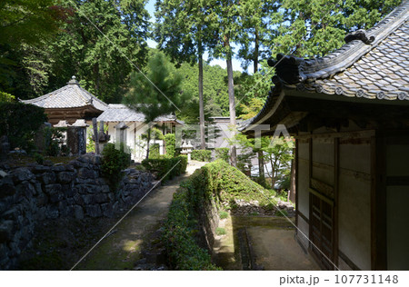 瓦屋寺 経堂と開山堂 滋賀県東近江市建部 瓦屋寺 経堂と開山堂 滋賀県東近江市建部 107731148