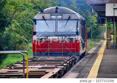 北の大地を縦横無尽に大活躍… 北海道の物流をコンテナ貨物列車で支えるDF200ディーゼル機関車 107733206