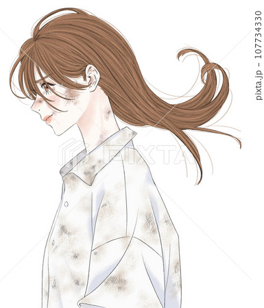 傷だらけで前を向く横向きの女性 107734330