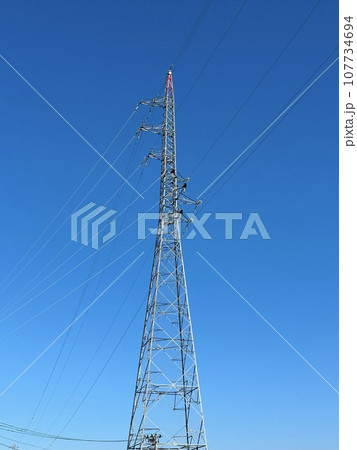 青空と送電塔 青空と送電塔 107734694