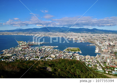 函館山からの眺望・函館港(北海道・函館市) 函館山からの眺望・函館港(北海道・函館市) 107735394