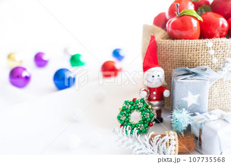 クリスマスのイメージ、贈り物 107735568
