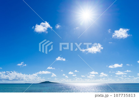 沖縄フォト　大神島と夏雲 107735813