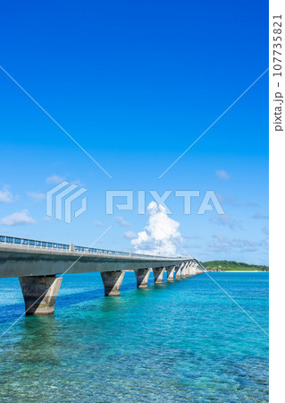 池間大橋と池間ブルーの絶景 107735821