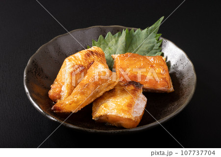 銀鮭ハラス焼き 107737704