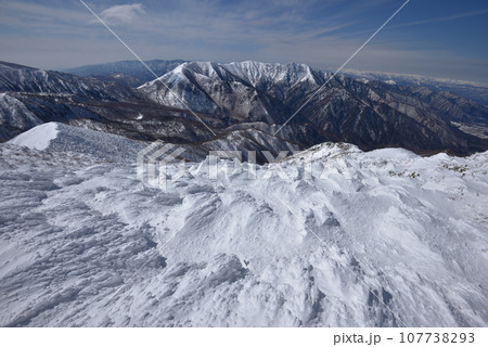 甲子旭岳山頂付近から流石山、三倉山方面を見る 107738293