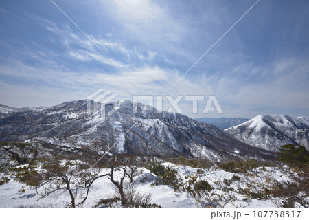 甲子旭岳南側中腹より那須連山、三本槍岳から大峠、流石山方面を見る 甲子旭岳南側中腹より那須連山、三本槍岳から大峠、流石山方面を見る 107738317